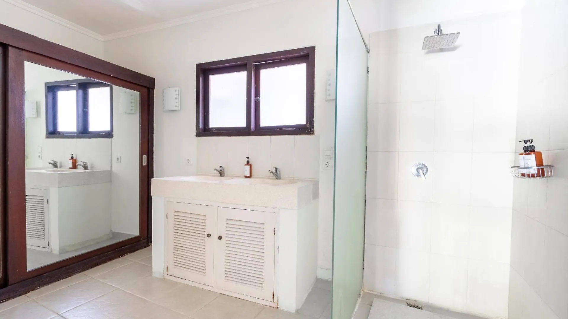 10 Bedroom Villa Vista Seminyak Indonesien