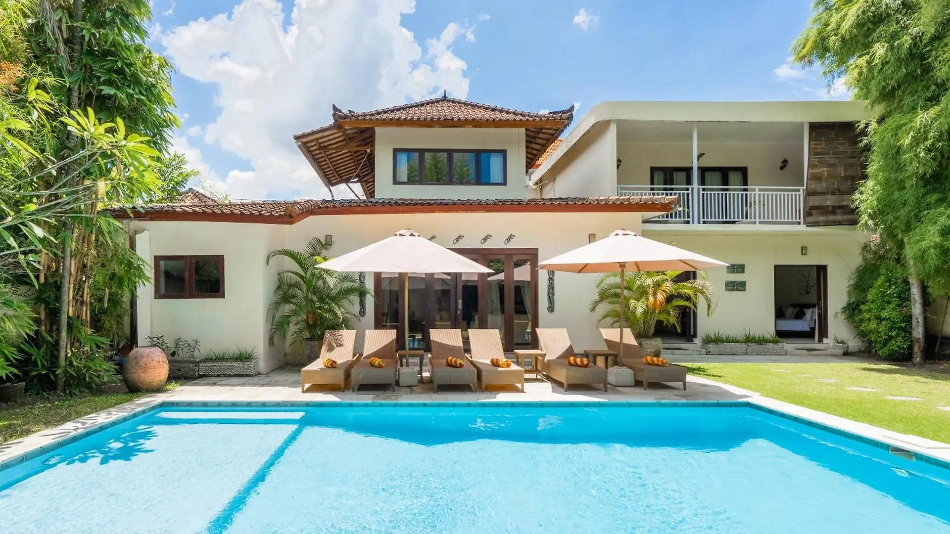 10 Bedroom Villa Vista Seminyak